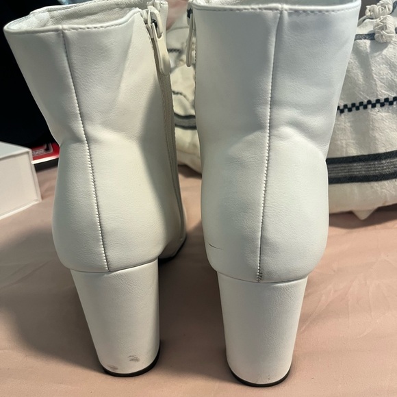 White Ankle Boots - size 9 - Picture 3 of 6